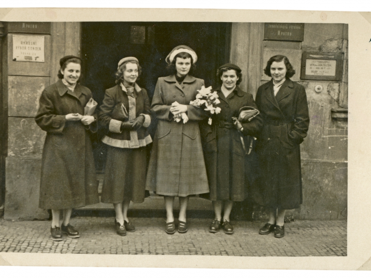 Archivfoto in schwarz-weiß mit Frauen