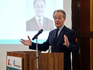 Franz Müntefering, BAGSO-Vorsitzender, bei seinen Begrüßungsworten